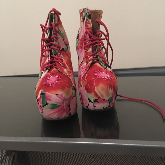 Floral booties - Picture 2 of 2